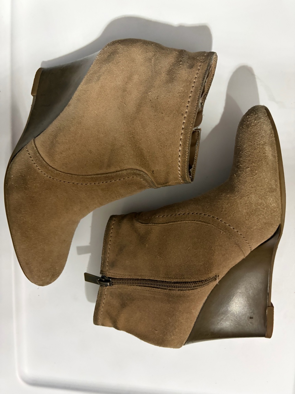 Libby Edelman Taupe Suede Wedge Ankle Booties Side Zip Size 7.5 - 8